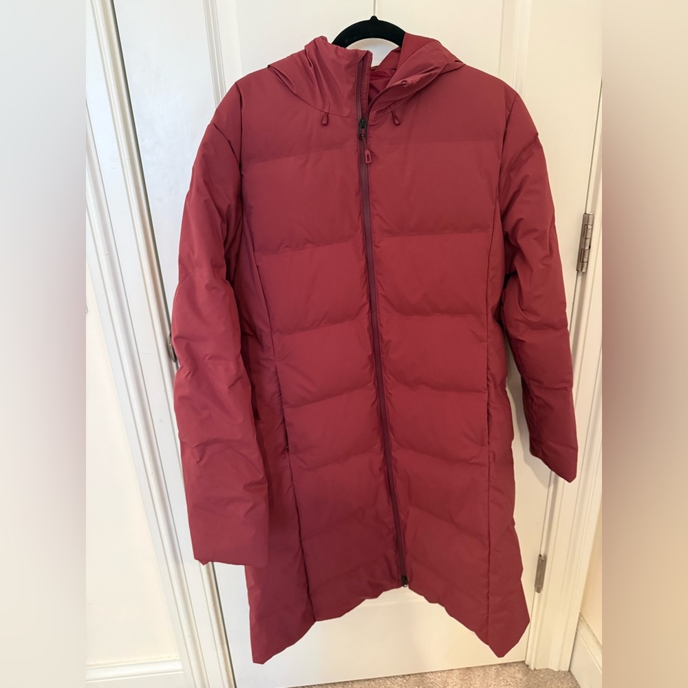 NWT Patagonia Women's Jackson Glacier Down Parka in Carmine Red XL